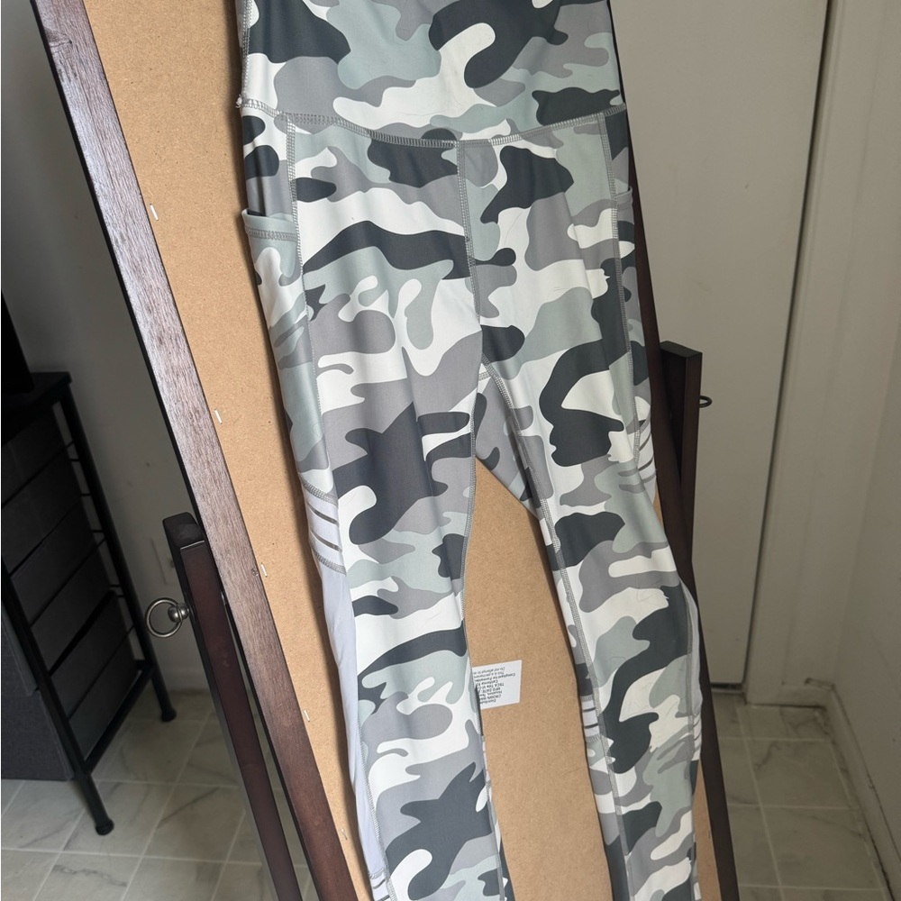 Infinity Raine Gray Camouflage Leggings